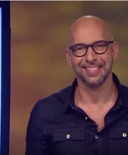 "The Truth: An Uncomfortable Book About Relationships" author Neil Strauss joined Candace Rose for an interview to discuss his new book, what inspired him to write it, whether or not it's possible to faithful to one person and how a notorious player can change his or her ways.