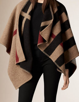 Burberry CHECK WOOL AND CASHMERE BLANKET PONCHO in House Check/Black