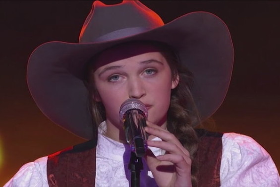See American Idol season 15 contestant Jeneve Rose Mitchell cover Johnny Cash's hit song "Ring of Fire" 