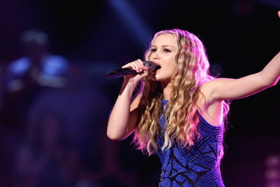 After being stolen by Team Pharrell, Lacy Mandigo performs the Pat Benatar classic to stay in the competition.