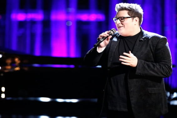  Watch The Voice Season 10 Episode 16 Live Playoffs Results: See season 9 champion Jordan Smith from Team Adam Levine perform "Stand in the Light" from his new album Something Beautiful on Wednesday, April 13, 2016. Love his gorgeous voice!