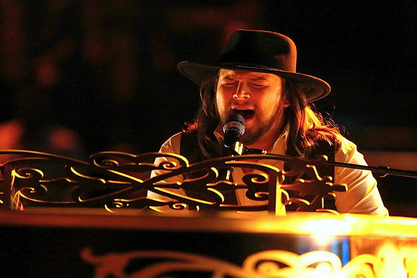  The Voice Season 10 Live Semi-Final Performances Videos Episode 25, Monday, May 16, 2016: See Adam Wakefield of Team Blake sing coach/country superstar Blake Shelton's hit song "I'm Sorry" for the crowd.