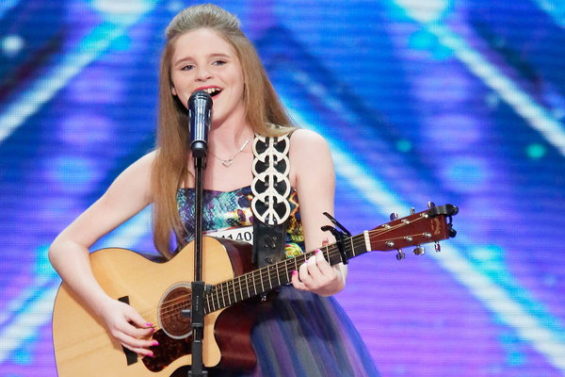 Watch America's Got Talent Season 11 Episode 3 Video: See 12 year old Kadie Lynn of Kemp, Texas wow the crowd with her amazing cover of the late great Merle Haggard's classic song "Twinkle Twinkle Lucky Star" during her audition on Tuesday, June 14, 2016. This is one of my favorite songs, and I absolutely loved her performance! Kadie even got a standing ovation. This video is a definite must!
