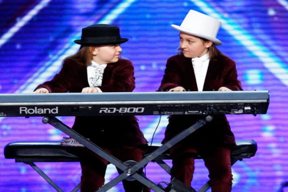 Watch America's Got Talent Season 11 Episode 4, Videos: Tuesday, June 21, 2016: See Simon Cowell's new best friends, twin pianists Elias and Zion Phoenix (age 9) of Spring Hill, Florida perform for the judges and the crowd. They got a standing ovation right from the start!
