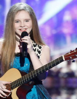 Watch America's Got Talent Season 11 Episode 9, Judge Cuts, Night Two Videos: See 12 year old Kadie Lynn of Kemp, Texas perform Miranda Lambert's hit song "Mama's Broken Heart" for the judges and her idol Reba McEntire on the Wednesday, July 13, 2016 episode of AGT! They all loved her, especially Simon Cowell who said even though there are seven spots available, he is going to fight for her. If you're a country music fan, you're going to love her rendition of this great song by Ms. Miranda.