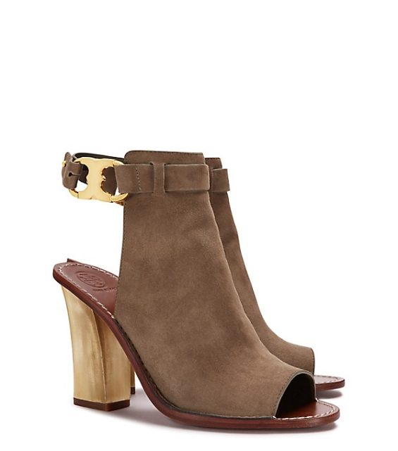 candace rose Tory Burch GEMINI LINK PEEP-TOE SANDAL River Rock fashion blog candie anderson