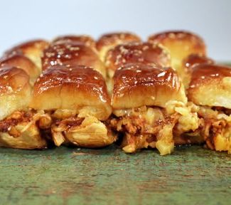 Watch Clinton Kelly show his fellow co-hosts and all of us at home how to make BBQ chicken pineapple pull-apart sandwiches just in time for the Oscars on the Thursday, February 23, 2017 episode of "The Chew."
