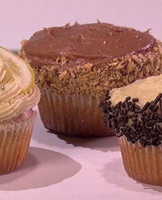 Watch chef Carla Hall show Clinton Kelly and fellow chefs Michael Symon and Mario Batali how to make filling and frosting on the Wednesday, March 8, 2017 episode of "The Chew."