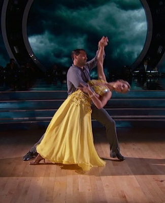 Watch Dancing With the Stars Season 24 Episode 1 Night 1 Videos. Monday, March 20, 2017. See actress/dancer Heather Morris of "Glee" fame dance a beautiful Viennese waltz with partner Maks Chmerkovskiyto the tune of Ben Rector's hit song "Make Something Beautiful." This was definitely one of the most gorgeous and graceful dances of the night.