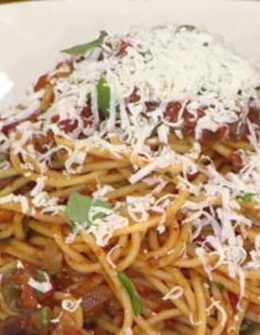 Watch chef Michael White of Vaucluse restaurant in New York City show Matt Lauer (and all of us at home!) how to make an easy and delicious pasta puttanesca on the Thursday, March 2, 2017 episode of the Today show