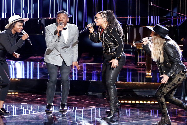  Watch The Voice Season 12 Episode 22 Live Top 11 Eliminations Videos: Tuesday, May 2, 2017. See Team Alicia (coach Alicia Keys, Chris Blue, Stephanie Rice and Vanessa Ferguson) sing Aretha Franklin's hit song "(You Make Me Feel Like) a Natural Woman."