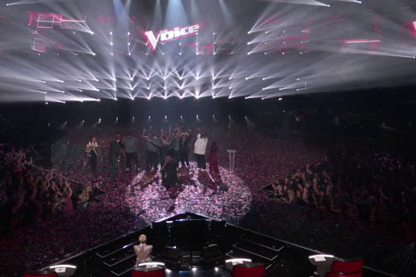 The Voice Season 12 winner, sings an original song, to cap off the Season 12 finale. Chris Blue