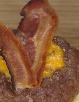 Watch Al Roker and country star Shania Twain make delicious bacon cheddar ranch burger bowls just in time for Father's Day on the Friday, June 16, 2017 episode of the Today show.