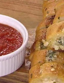 Watch video of Al Roker showing Sheinelle Jones and guest co-host Howie Mandel how to make BuzzFeed Tasty's chicken parmesan stuffed garlic bread on the Friday, August 11, 2017 episode of the Today show.