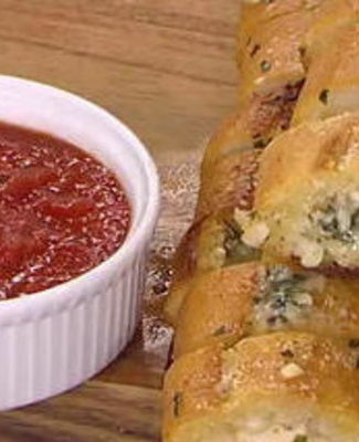Watch video of Al Roker showing Sheinelle Jones and guest co-host Howie Mandel how to make BuzzFeed Tasty's chicken parmesan stuffed garlic bread on the Friday, August 11, 2017 episode of the Today show.