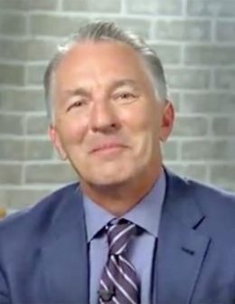 Board-certified periodontal surgeon, Dr. Steven Daniel, DDS joined Candace Rose to discuss periodontal disease. He dished on the most common symptoms, risk factors, treatment options and much more.