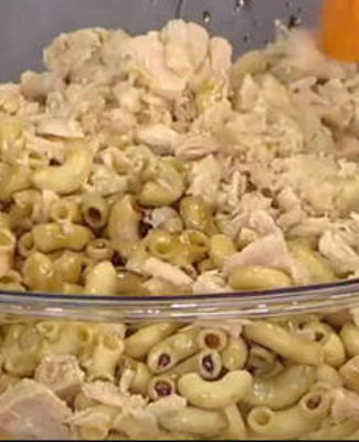 Watch Al Roker and country singer Brad Paisley make tuna macaroni salad and salted caramel brownies on the Friday, August 4, 2017 episode of the Today show.