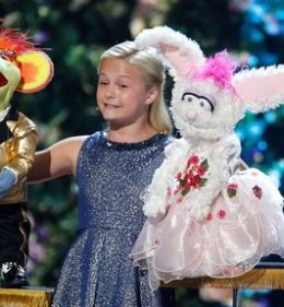 Watch America's Got Talent Season 12 Episode 23 Live Show Finale Videos: Tuesday, September 19, 2017. Ventriloquist, Darci Lynne Farmer is an inspiration to kids around the globe! She's received videos from kids of all ages who are now aspiring to be just like her. Tonight Darci and her puppets Oscar and Petunia gave it their all on the AGT stage. It was fabulous! They sang The Beatles hit song "With A Little Help From My Friends." This girl is beyond talented!!! Talk about a well deserved standing ovation. Simon predicted that she's going to win.