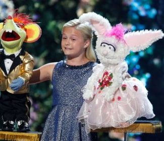 Watch America's Got Talent Season 12 Episode 23 Live Show Finale Videos: Tuesday, September 19, 2017. Ventriloquist, Darci Lynne Farmer is an inspiration to kids around the globe! She's received videos from kids of all ages who are now aspiring to be just like her. Tonight Darci and her puppets Oscar and Petunia gave it their all on the AGT stage. It was fabulous! They sang The Beatles hit song "With A Little Help From My Friends." This girl is beyond talented!!! Talk about a well deserved standing ovation. Simon predicted that she's going to win.