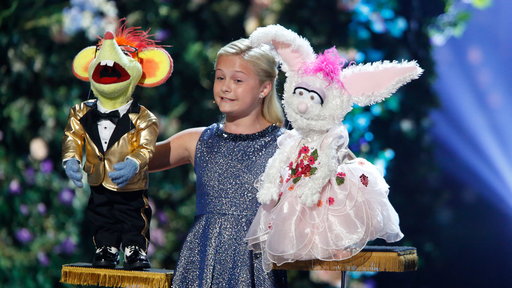  Watch America's Got Talent Season 12 Episode 23 Live Show Finale Videos: Tuesday, September 19, 2017. Ventriloquist, Darci Lynne Farmer is an inspiration to kids around the globe! She's received videos from kids of all ages who are now aspiring to be just like her. Tonight Darci and her puppets Oscar and Petunia gave it their all on the AGT stage. It was fabulous! They sang The Beatles hit song "With A Little Help From My Friends." This girl is beyond talented!!! Talk about a well deserved standing ovation. Simon predicted that she's going to win.