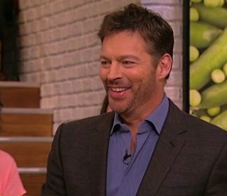 Watch chef Michael Symon show musician and talk show host Harry Connick, Jr. how to make skirt steak pinwheels with roasted garlic and rosemary on The Chew on Wednesday, September 6, 2017.