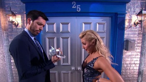 Watch Dancing With The Stars Season 25 Episode 1 Videos Night 1 on Monday, September 18, 2017. See Property Brothers star Drew Scott and partner Emma Slater's foxtrot to build on. They danced to Madness hit 80s song "Our House." It was amazing! They scored a 16 out of 30.