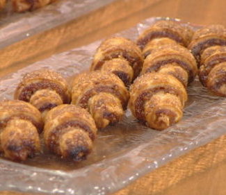 Watch British-Israeli chef and restaurateur Yotam Ottolenghi show Kathie Lee Gifford and Hoda Kotb how to make rugelach on the Friday, October 12, 2017 episode of the Today show.