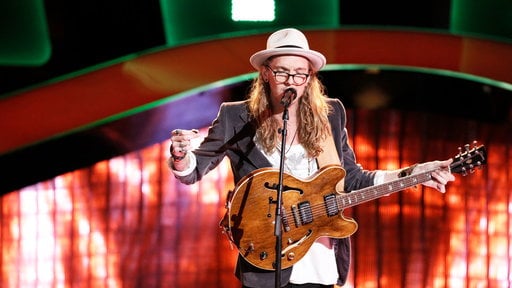  Watch The Voice Season 13 Episode 5 The Blind Auditions Part 5 Videos: Monday, October 9, 2017. See the talented Dennis Drummond (age 27 of Warren, Ohio/Nashville, Tennessee) sing Black Crowe's "She Talks to Angels". Adam Levine turned around immediately for him. Blake Shelton soon followed. In the end he chose Blake Shelton as his coach! Congrats to Team Blake.