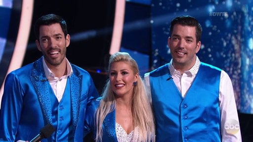  Watch Dancing With The Stars Season 25 Episode 5 Videos: Monday, October 9, 2017. Property Brothers star Drew Scott mentioned that before he became a star, he was struggling to become an actor. It was a very hard time in his life, but things started looking up when he and his business partner/twin brother Jonathan Scott become the Property Brothers. Jonathan joined him on the DWTS stage and performed one of the best dances of the night! Be sure to watch Drew Scott, Jonathan Scott, Emma Slater and "Jive Is a Family Affair". They scored a 24 out of 30.