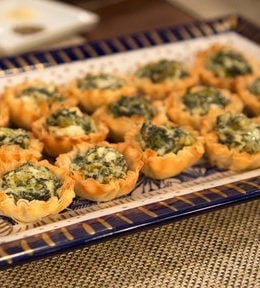 Learn how to make 4 easy holiday appetizers! Watch "Southern Girl Meets Vegetarian Boy" cookbook author, chef and Food Network star Damaris Phillips show Megyn Kelly how to make baked brie, olives in a blanket, loaded potato cups, spinach and feta tarts (holiday appetizers) on the Thursday, December 14, 2017 episode of Megyn Kelly Today show.