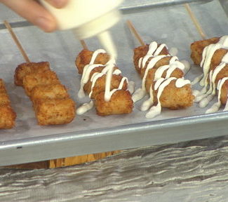 Watch executive chef John Fraser of New York City's restaurant "The Loyal" show Carson Daly how to make New Year's Eve cocktail appetizers and a signature drink on the Today show on Thursday, December 28, 2017. Your guests will absolutely adore the tater tots with caviar, and the Chinese inspired shrimp toast.