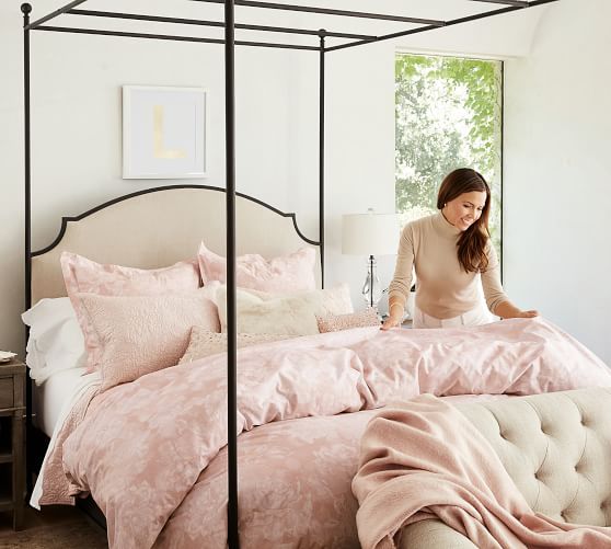 ABERDEEN CANOPY BED Pottery Barn Monique Lhuillier
