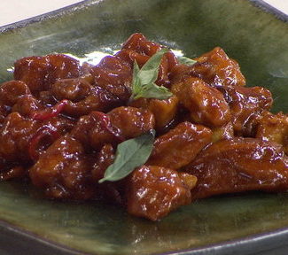 Watch renowned chef Ching-He Huang show Hoda Kotb (and all of us at home) how to make healthy Chinese takeout on the Wednesday, January 24, 2018 episode of the Today show! You will absolutely love the three cup chicken and fried rice that they prepared on the show this morning.