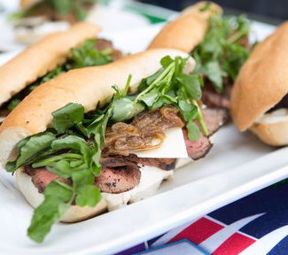Watch Ryan Fey and Mark Anderson from the hit Food Network show "Grill Dads" show Savannah Guthrie and Carson Daly how to make two delicious Super Bowl LII dishes! You'll definitely want to try the tri-tip sandwiches and Detroit style deep dish pizza they made on the Today show on Thursday, February 1, 2018.