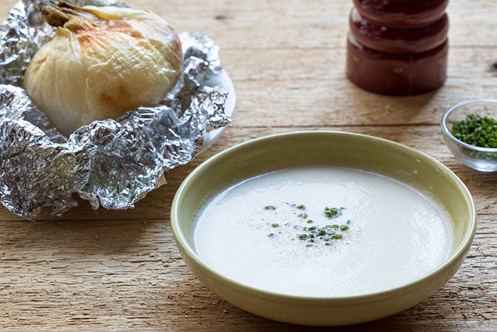 Learn how to make the delicious creamy slow roasted Vidalia onion soup that chef Kevin Gillespie made during a recent interview with journalist and blogger, Candie Anderson! 