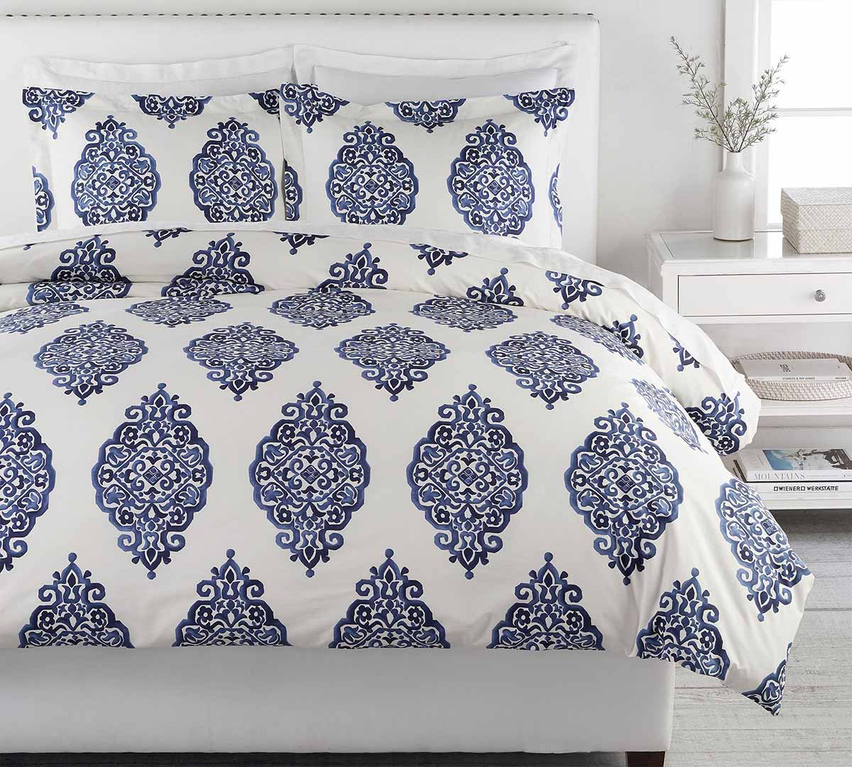 Pottery Barn Asher Medallion Percale Duvet Cover Color: Twilight Blue white bedding