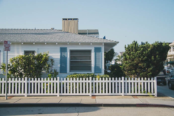 Country Financial EVP Doyle Williams joined journalist and blogger, Candace Rose Anderson of the website Candie Anderson to share tips on how we can save money for the home of our dreams and retirement when we're in our 20s and 30s. 