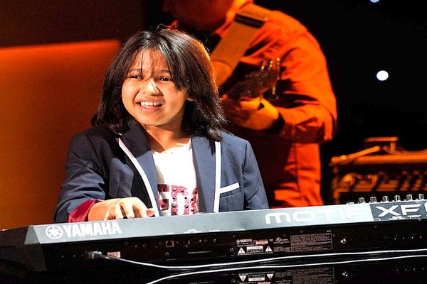Watch 11-year-old pianist Justin-Lee Schultz perform Average White Band's hit song "Pick Up The Pieces" on Little Big Shots season 3 episode 9 on Thursday, June 21, 2018.