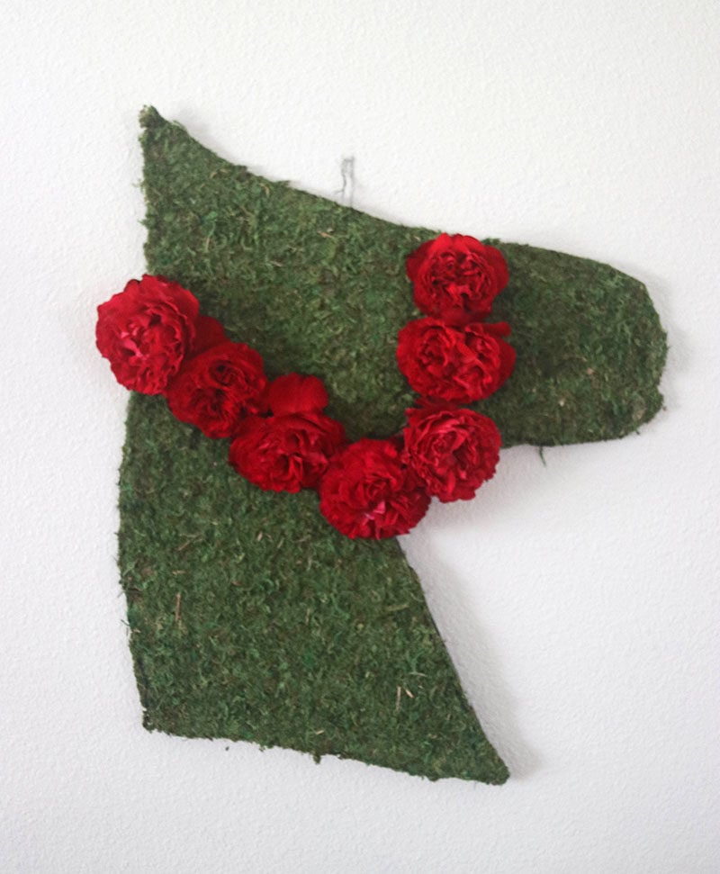 Lifestyle expert and blogger, Candie Anderson shares her DIY horse wreath made with a wire wreath form, moss and garden roses for the Kentucky Derby.