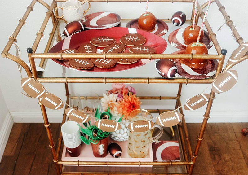 Lifestyle expert, sports blogger and journalist Candie Anderson has the scoop on how to decorate her football dessert cart.