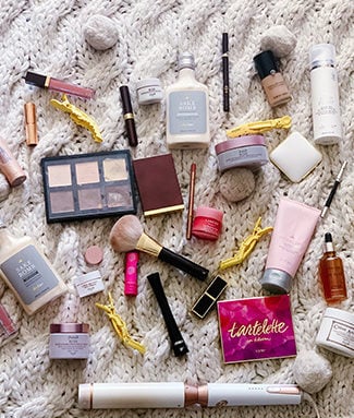 Journalist and beauty blogger, Candie Anderson of candieanderson.com has the scoop on 35 of the best beauty products, skincare essentials, amazing makeup products, hair must haves and hair tools at the 2019 Sephora Holiday Bonus Sale.