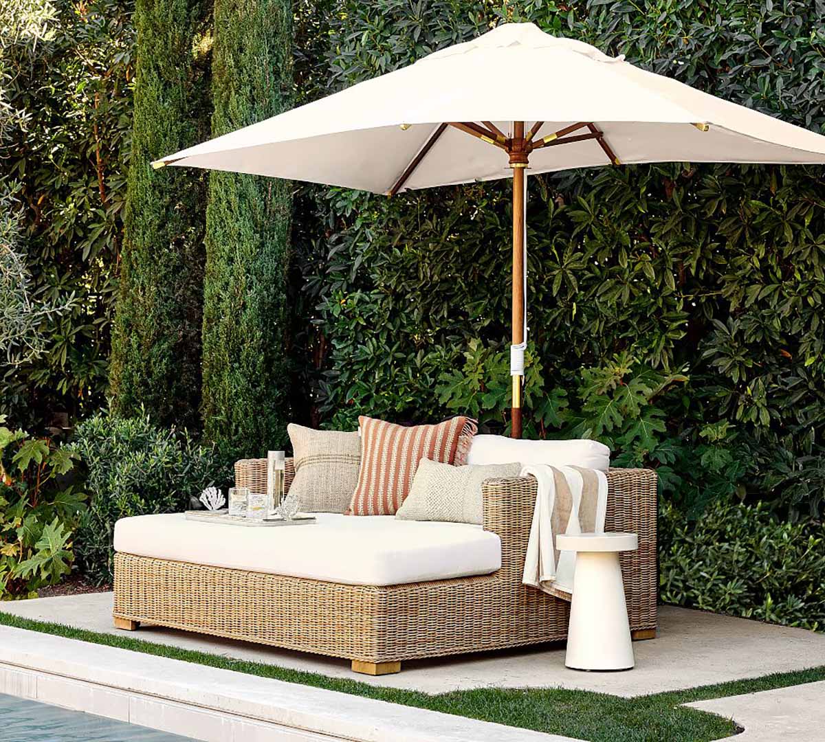 Pottery Barn Huntington Wicker Outdoor Daybed Natural best outdoor daybeds 