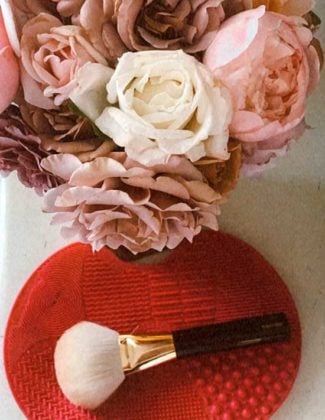 Beauty expert, journalist and blogger Candie Anderson of candieanderson.com has the scoop on the best Amazon beauty and skincare essentials including this Sigma Beauty silicone makeup brush cleansing mat!