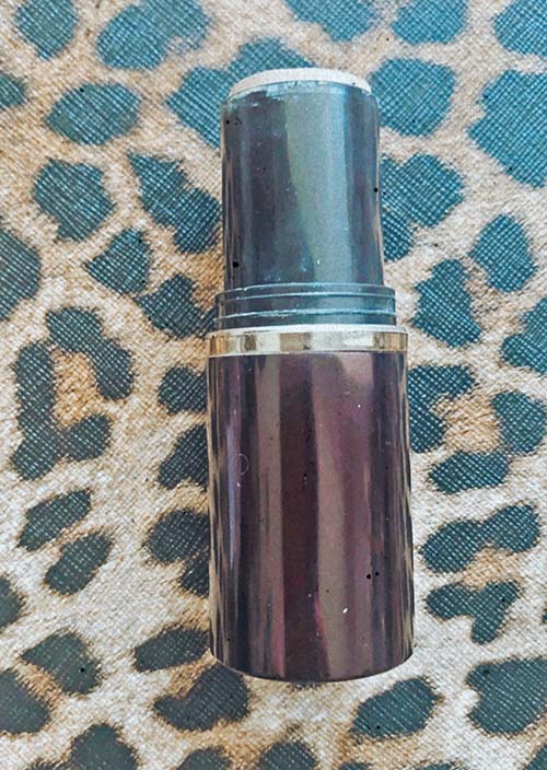 Beauty blogger and journalist Candie Anderson shares what the Tom Ford Traceless Foundation Stick looks like when it's opened.