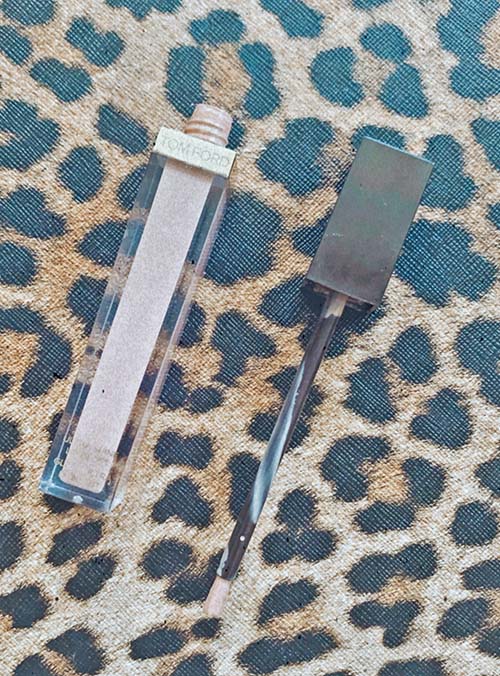 Beauty expert, blogger and journalist Candie Anderson of the blog Candieanderson.com has the scoop on the best Tom Ford makeup must haves including his popular lipglosses.