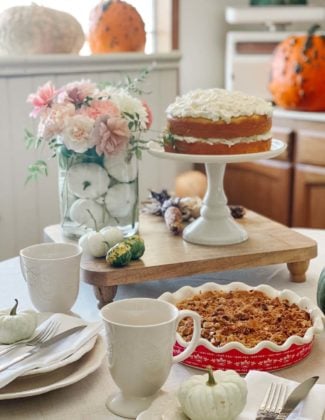 Lifestyle and entertaining expert Candie Anderson of candieanderson.com has the scoop on how to create a beautiful rustic fall tablescape with fresh flowers, and desserts! You'll love the Pioneer Woman Timeless Beauty cake stand!