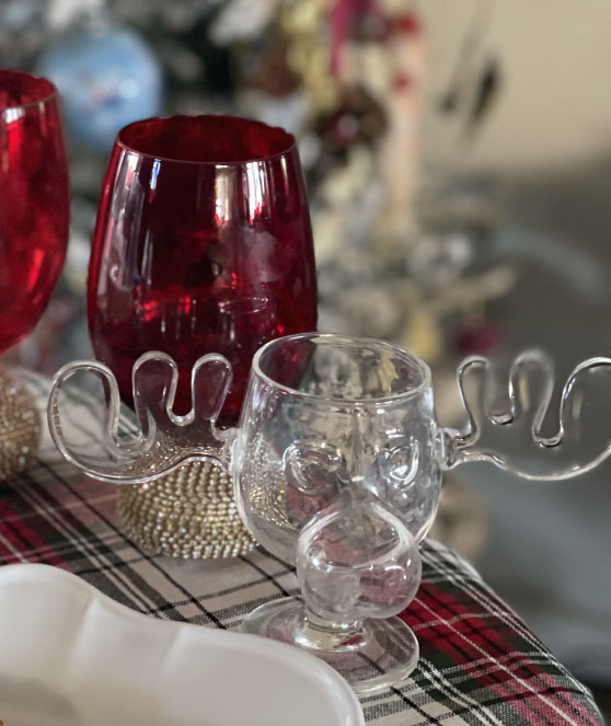 Lifestyle expert, journalist and interior design blogger Candie Anderson of candieanderson.com shares her National Lampoon's Christmas Vacation Marty Moose glass mugs on her holiday tablescape! She also shared her trendy and affordable holiday entertaining and decor essentials under $50.