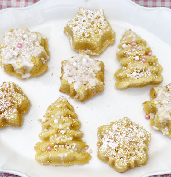 Entertaining expert, journalist and blogger Candie Anderson of candieanderson.com shares her delicious 3-D Christmas tree cakelets and frozen snowflake cakelets on her holiday dessert table.