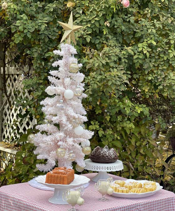 Entertaining expert, journalist and lifestyle blogger Candie Anderson of candieanderson.com shares her pink holiday dessert table decor and desserts for Christmas!