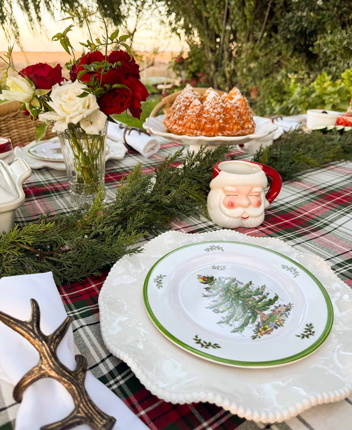 Entertaining expert, journalist and lifestyle blogger Candie Anderson of candieanderson.com shares her gorgeous and timeless Christmas tablescape and offers tips on how you can create a holiday tablescape for your next holiday party!